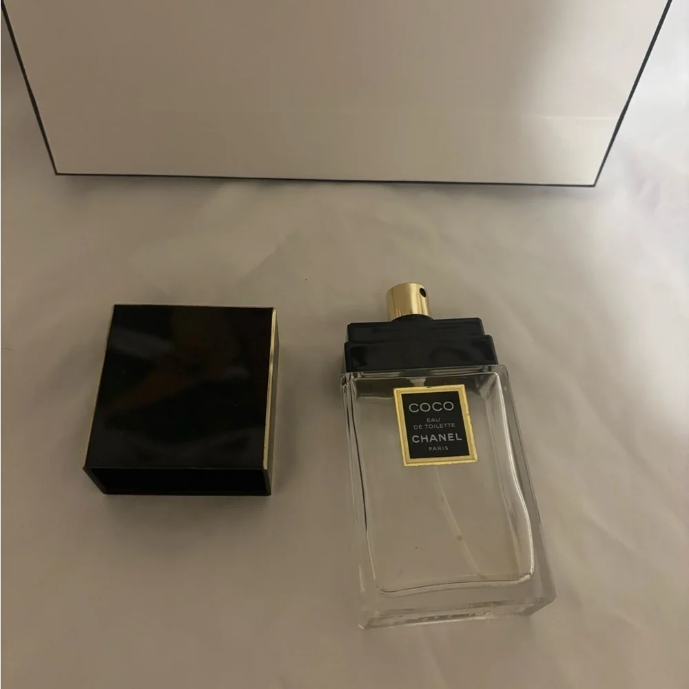 CHANEL elegant coco